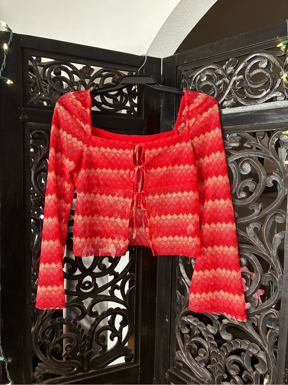 Chelsea & Violet Red and Orange Tie-Front Cropped Knit Top